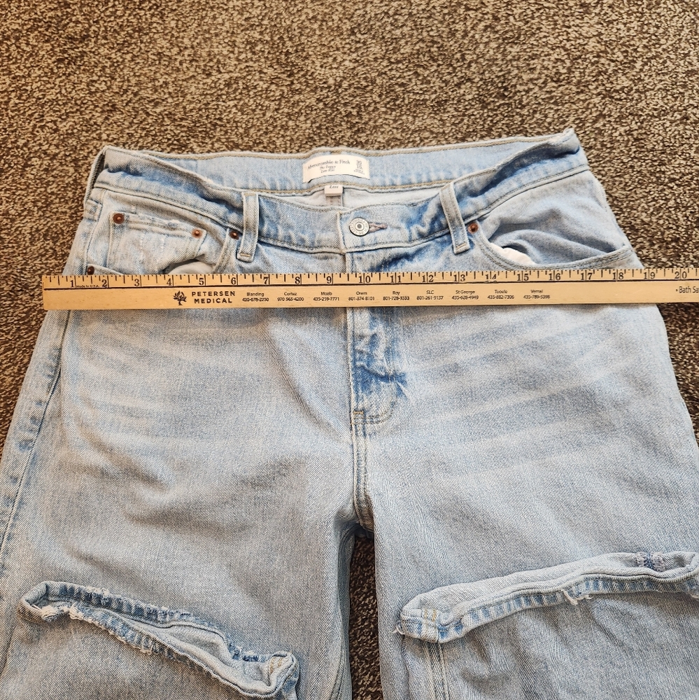 Abercrombie & Fitch Curve Love The Baggy Low Rise Distressed Size 30/10 - Picture 5 of 7